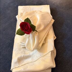 CREAM TABLE CLOTH 70” ROUND with 6 CLOTH NAPKINS AND 6 ROSE NAPKIN RINGS